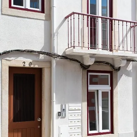 Апартаменты Amaro Ii - Sleek 2 Bedroom In Alcantara Лиссабон