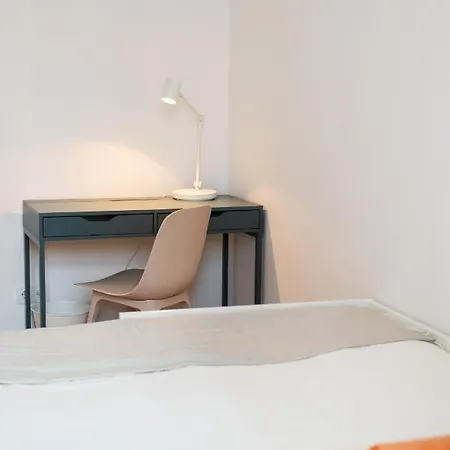 Апартаменты Amaro Ii - Sleek 2 Bedroom In Alcantara *