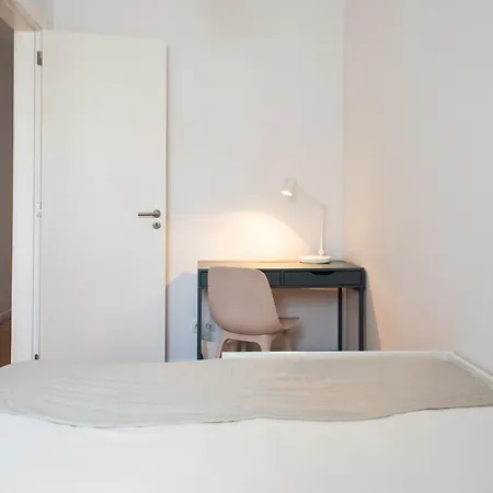 Апартаменты Amaro Ii - Sleek 2 Bedroom In Alcantara