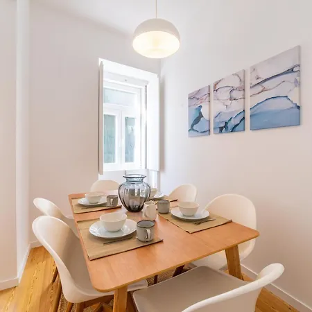 Amaro Ii - Sleek 2 Bedroom In Alcantara Apartamento *