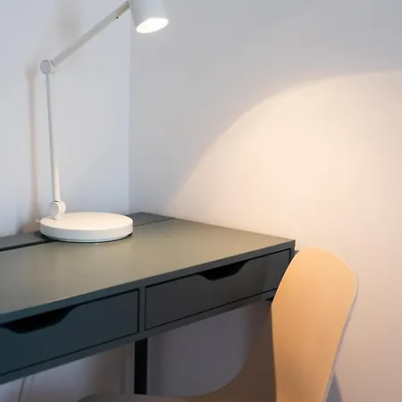 Апартаменты Amaro Ii - Sleek 2 Bedroom In Alcantara